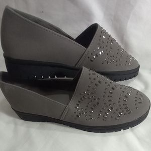 NWOT Yellow Box Shoes